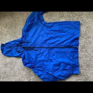 Wind Breaker / Lightweight Rain Jacket